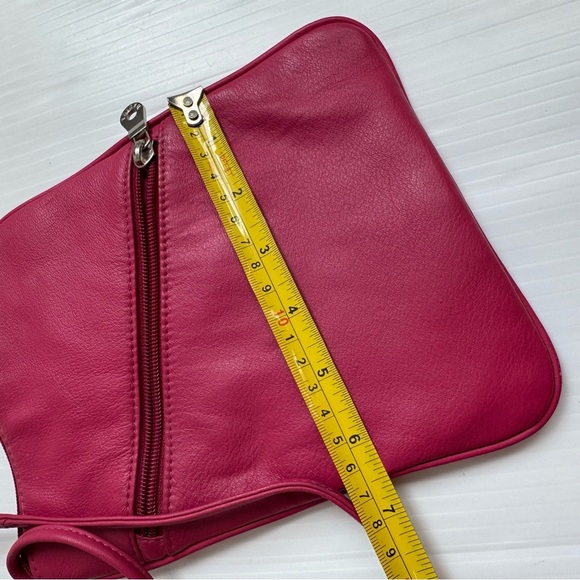 Wilsons Leather Elegant fuschia Crossbody Bag - Picture 6 of 6